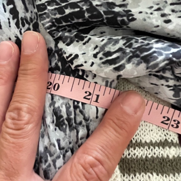 VS PINK lightweight windbreaker โข Womens XS - Picture 5 of 7